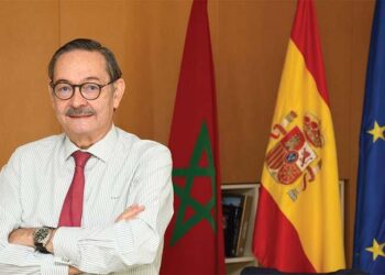 في حفل التخرج بالمدرسة الإسبانية بالرباط.. السفير الإسباني بأعلى صوته ” عاش المغرب،  عاشت إسبانية “