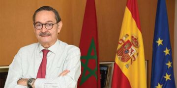 في حفل التخرج بالمدرسة الإسبانية بالرباط.. السفير الإسباني بأعلى صوته ” عاش المغرب،  عاشت إسبانية “