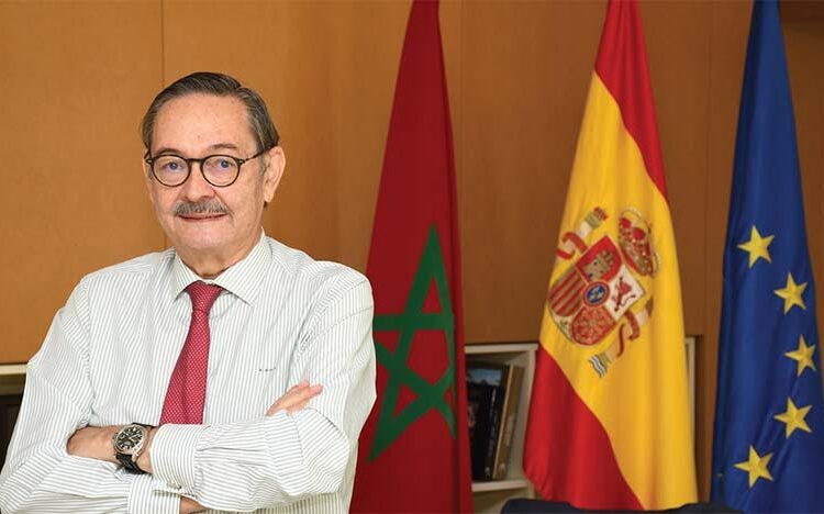 في حفل التخرج بالمدرسة الإسبانية بالرباط.. السفير الإسباني بأعلى صوته ” عاش المغرب، عاشت إسبانية “