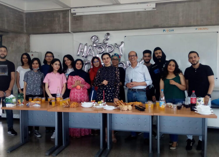 طلبة الماستر بالمعهد العالي للعلام و الاتصال يحتفلون بذكرى ميلاد زميلتهم صفاء بن صفية