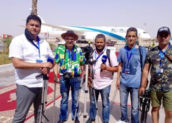 تمر و حلوى و شاي لاستقبال أول طائرة  سياحية مباشرة بين المغرب وإسرائيل تحط بمراكش