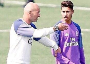 الدولي المغربي حكيمي يبرئ زين الدين زيدان من رحيله عن ريال مدريد
