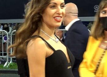 النجم المغربي اشرف حكيمي .. أب للمرة الثانية من زوجته التي تكبره ب 12 سنة