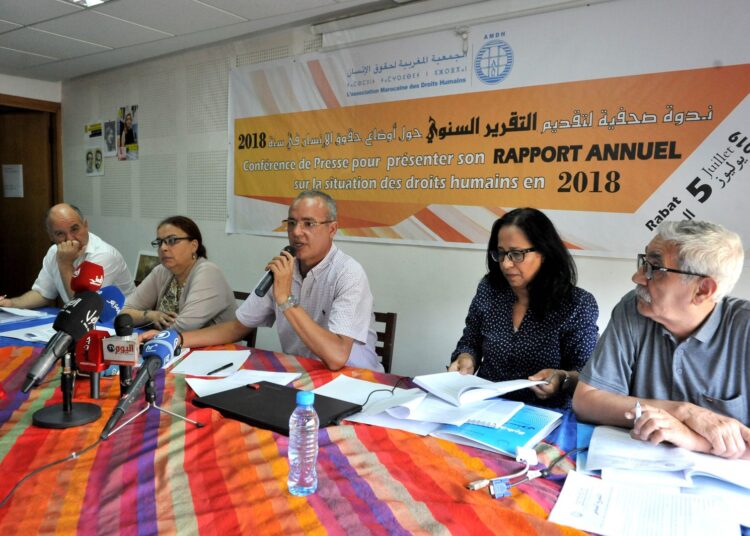 AMDH   تطالب بانفراج سياسي بإطلاق سراح جميع المعتقلين السياسيين ومعتقلي الرأي والتعبير