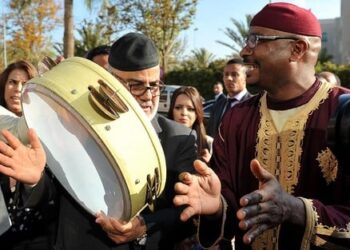 الراقصة والسياسي ..  الفرجة وسوق السياسة