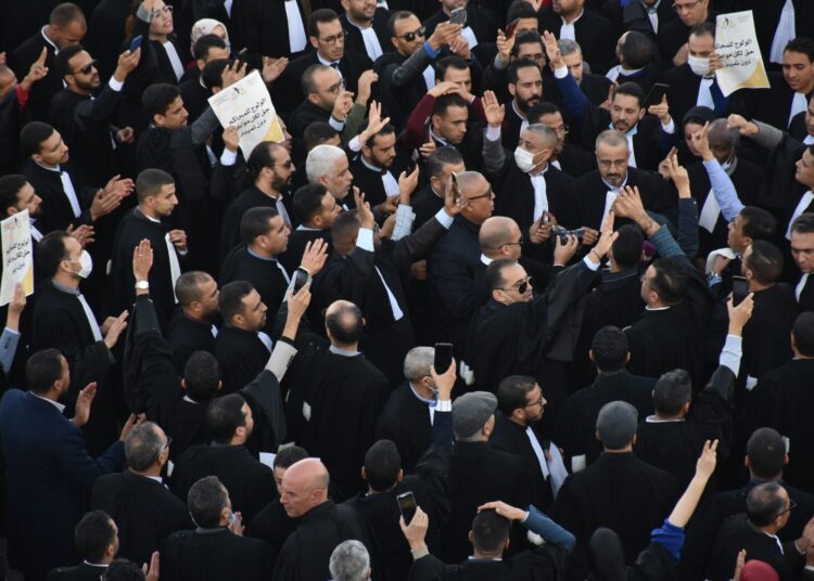 اتحاد المحامين بأكادير وكلميم والعيون : يؤكد رفضه للقرار الثلاثي الظالم و يدعو المحامين إلى المزيد من التصعيد و المشاركة في الوقفات الاحتجاجية