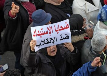 كاتب بريطاني: ربما انتصر الطغاة العرب في المعركة .. لكن “الربيع لم ينته بعد”