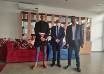 جامعيون و إعلاميون يناقشون “الثقافة و الإعلام” بكلية الآداب