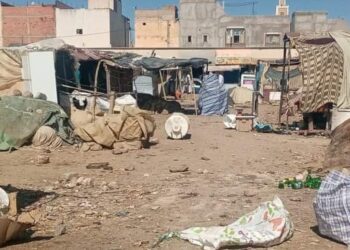 خنيفرة : لماذا تتغاضى السلطات العمومية عن فوضى  ساحة السويقة بمريرت ؟