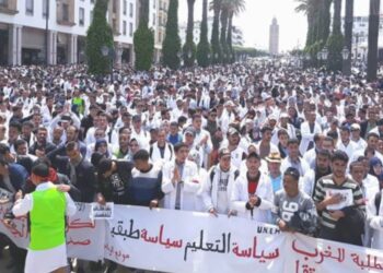 الأساتذة المرغمون على التعاقد .. يمددون إضرابهم واحتجاجاتهم المحلية