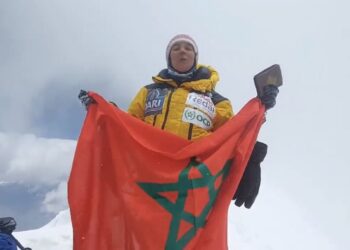 العاهل المغربي يهنئ بايبانو إثر رفعها العلم الوطني بقمة أنابورنا بسلسلة جبال الهيمالايا