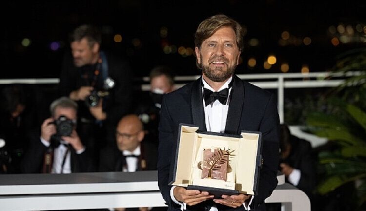 “مثلث الحزن” يفوز بالسعفة الذهبية في مهرجان كان