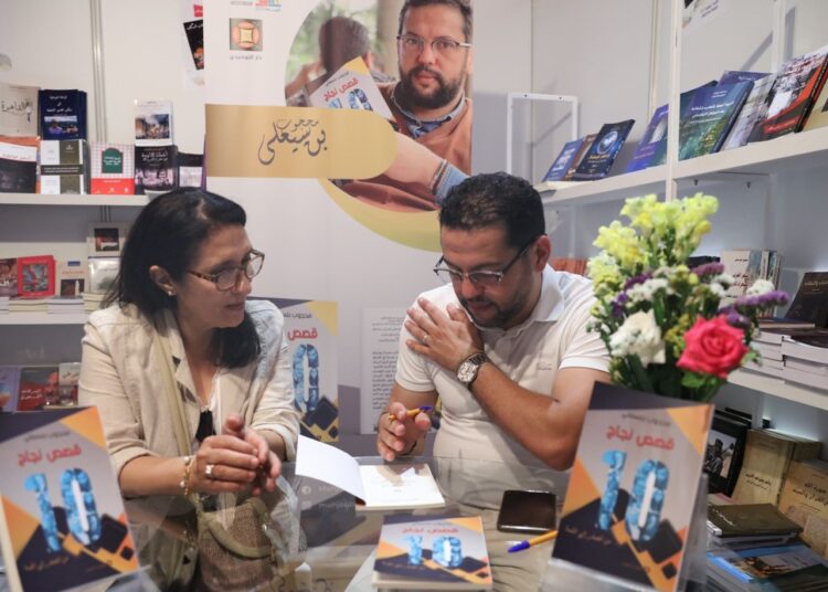 إعلامي مغربي يكتب من أجل مدينته .. بنسعلي يوقع كتابه بالمعرض الدولي للكتاب .. ويخصص مداخيل للمؤسسات التربوية بالحسيمة