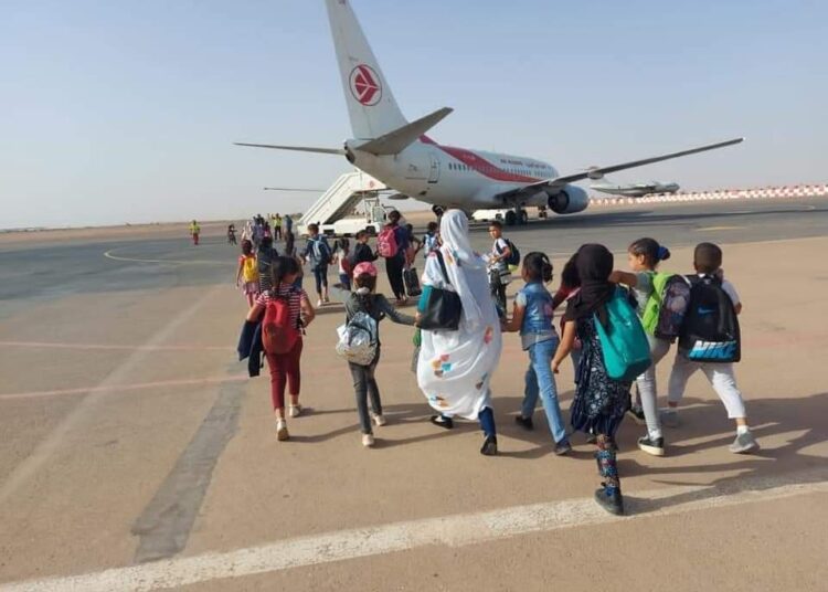 البوليساريو تتاجر في أطفال المخيمات تحت غطاء العطلة الصيفية .. و حقوقيون يدقون ناقوس الخطر