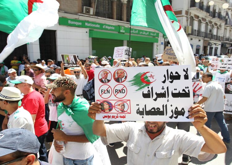 العفو الدولية .. تدعو الجزائر إلى الإفراج الفوري وغير المشروط عن معتقلي الحراك