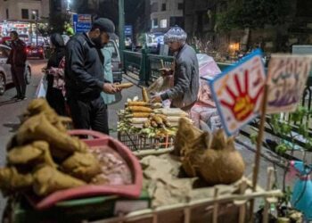 الأزمة.. تدفع الطبقة المتوسطة نحو حافة الفقر