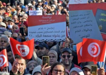 بعد 12 عاما على ثورة الياسمين في تونس .. أين البوعزيزي؟