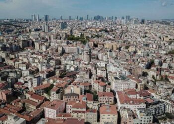 الخوف يدفع الأتراك للتفكير في الأسوأ .. ماذا لو ضربت الزلازل إسطنبول؟