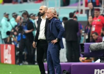 في حوار مع BBC: وليد الركراكي .. متى يحصل أول مدرب عربي أو أفريقي على وظيفة في الدوري الإنجليزي؟