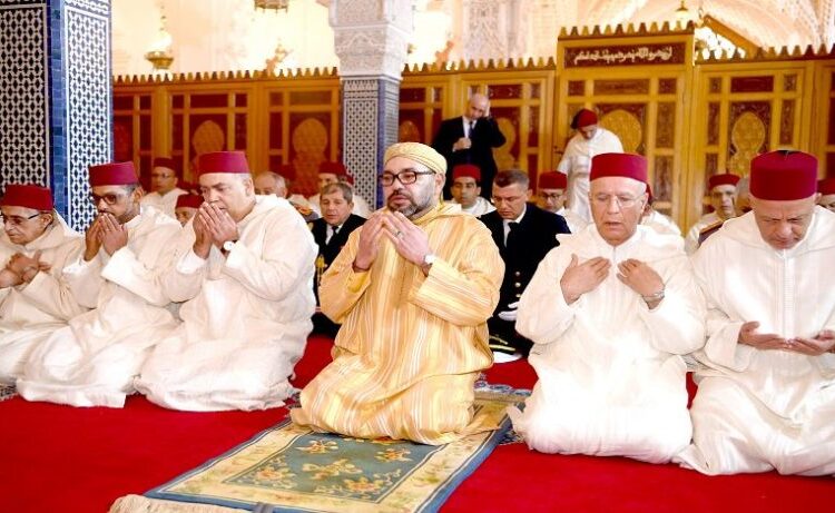 أمير المؤمنين يؤدي صلاة الجمعة بالمسجد المحمدي بمدينة الدار البيضاء