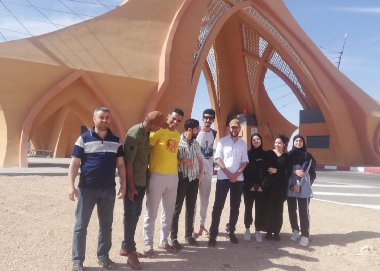 عناق: رحلة عاطفية .. لطفولة منكسرة .. في جولة مسرحية توجت بالنجاح