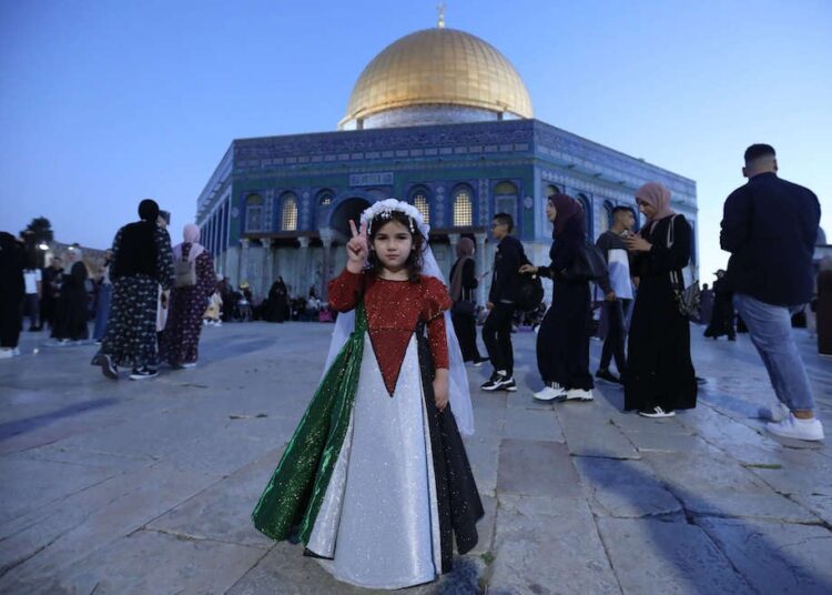 100 ألف مصل يؤدون صلاة عيد الأضحى في رحاب الأقصى