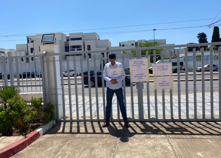 اعتصام أستاذ جامعي أمام وزارة بنسعيد احتجاجا على ممارسات  جمعية الأعمال الاجتماعية .. حتى لا تتكرر مأساة الفنان الراحل أحمد جواد أمام وزارة الثقافة