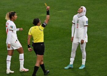 الـ”فيفا” تعلق .. على حجاب  المغربية بنزينة في كأس العالم
