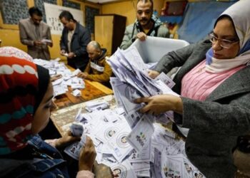 السيسي يتجه للفوز بالانتخابات وسط أجواء فاترة