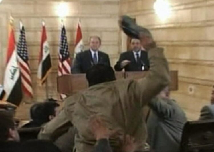 ما مصير حذاء الزيدي؟ ولماذا تربص منتظر ببوش خلف صفوف الصحفيين؟