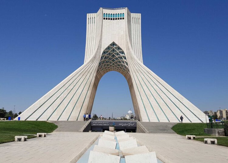 طهران  .. تحرج سفراء بريطانيا وفرنسا وألمانيا
