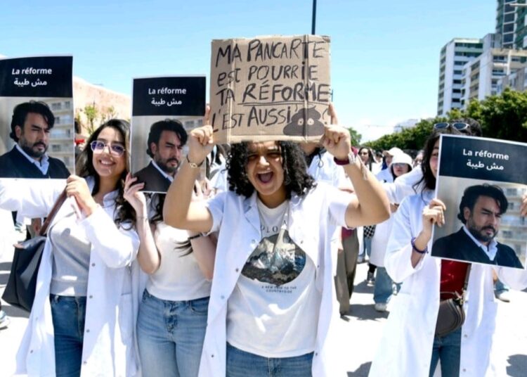 مسيرة  أطباء الغد بالرباط  .. الأمن يمنع