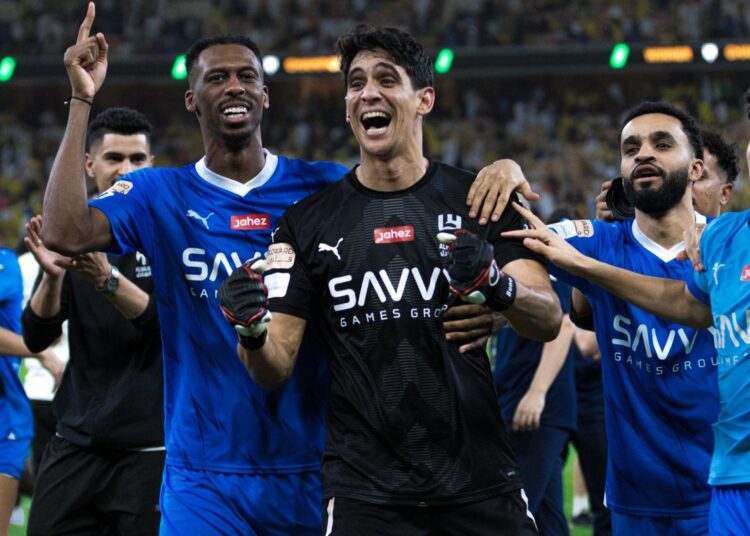 ياسين بونو و الهلال .. يكتسحون الكرة السعودية