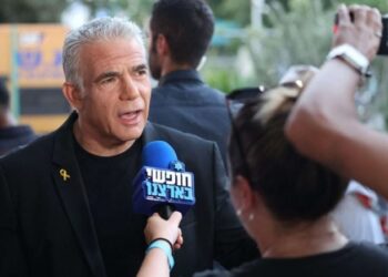 لبيد لنتنياهو: غالبية الإسرائيليين ستكون سعيدة باستقالتك
