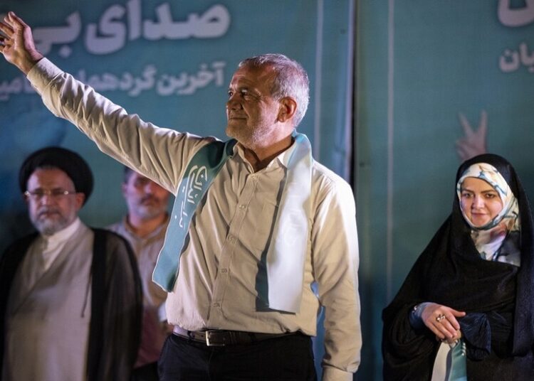 فوز الإصلاحي مسعود بزشكيان في الانتخابات الرئاسية الإيرانية
