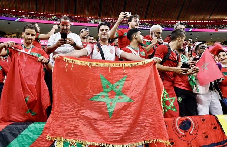   فرحة الجماهير  المغربيه ..  لكن على  مراحل
