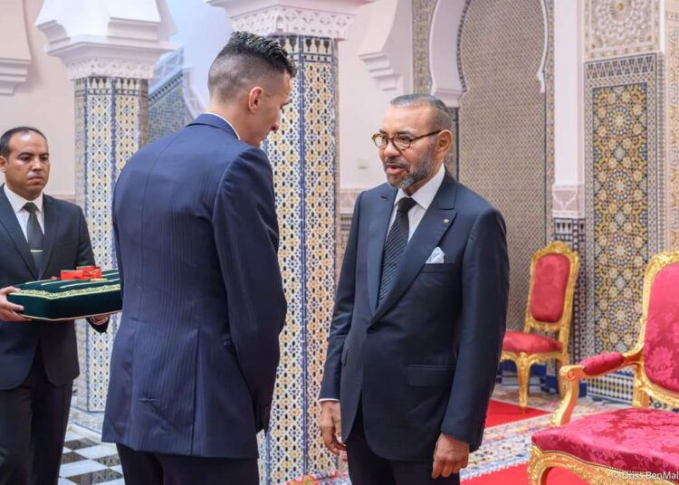وسام ملكي .. للبطل الذهبي سفيان البقالي