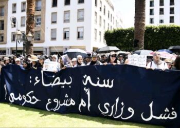 صورة اليوم: طلبة الطب و الصيدلة ..   يعيدون أجواء 20 فبراير إلى  الواجهة