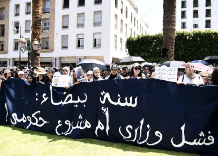 صورة اليوم: طلبة الطب و الصيدلة ..   يعيدون أجواء 20 فبراير إلى  الواجهة