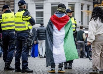 الوقائع التي سبقت اشتباكات أمستردام بين مشجعي كرة قدم إسرائيليين ومؤيدين للفلسطينيين