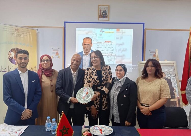 الممثلة فاطمة بوجو تكرم بعين العودة