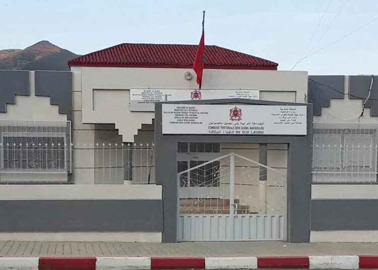 من المسؤول عما يجري بجماعة بني جميل مكصولين؟ : دعم مالي كبير و خدمات ضعيفة في النقل المدرسي 