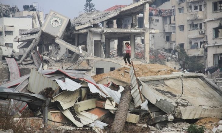 لوموند: هدنة غزة.. تَقَدُّمٌ هش في ظل حساسية تنفيذ الاتفاق