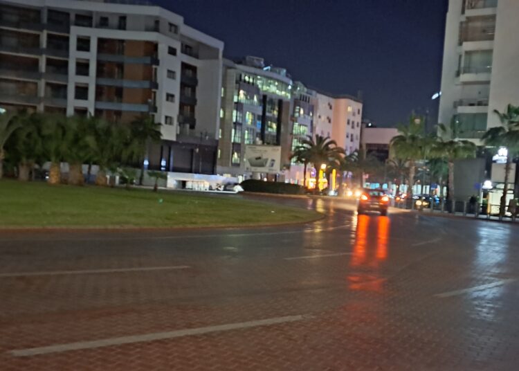 ظلام في أرقى شارع من شوارع عاصمة الانوار ..  شارع النخيل بحي  الرياض  الرباط