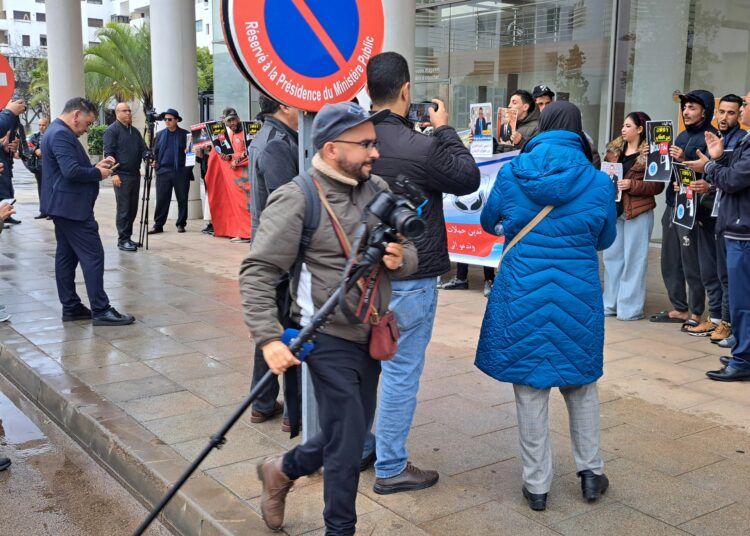 منظمات حقوقية تنتفض أمام رئاسة النيابة العامة ضد التشهير وتطالب بتدخل قضائي عاجل