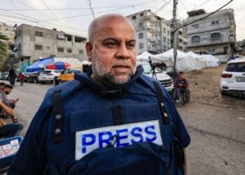 لوموند: وائل الدحدوح الصحافي الذي يجسد مأساة غزة .. هكذا يعيش منفاه المرير