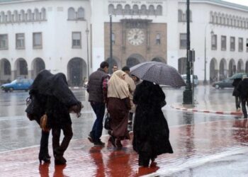 طقس الثلاثاء بالمغرب .. رياح و أمطار و ثلوج فوق قمم الأطلس