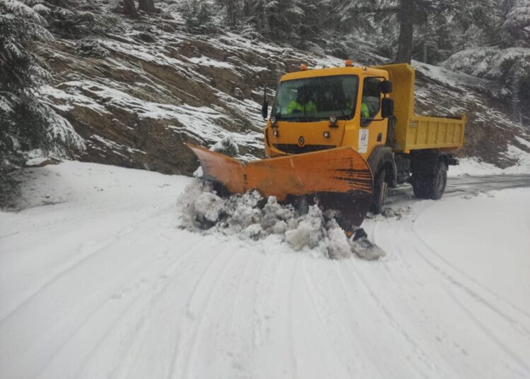 تساقطات ثلجية مهمة تكسو مرتفعات الحسيمة