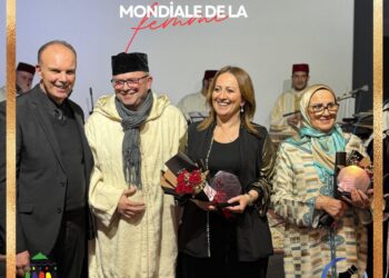 نقابيون .. يكرمون إعلاميات و فنانات بتطوان