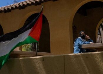 هتفوا “فلسطين حرة.. سنحرر فلسطين”.. واشنطن توجّه اتهامات جنائية لمتظاهرين “احتلوا” مبنى بجامعة ستانفورد 